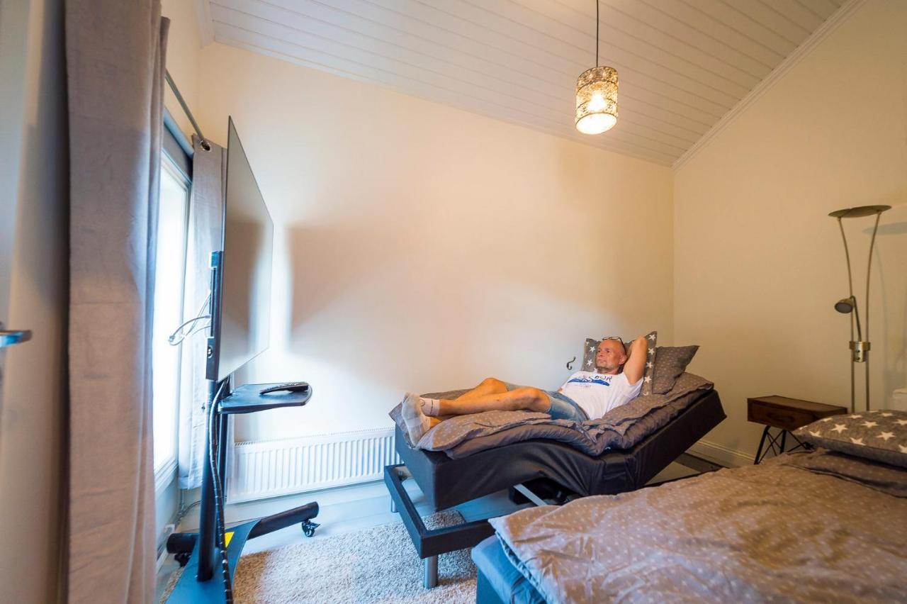 One-Bedroom Apartment,1033844207:JPEG