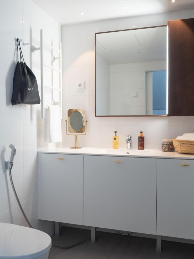 Signature Apartment 1 Bedroom Spa bathroom Kitchen