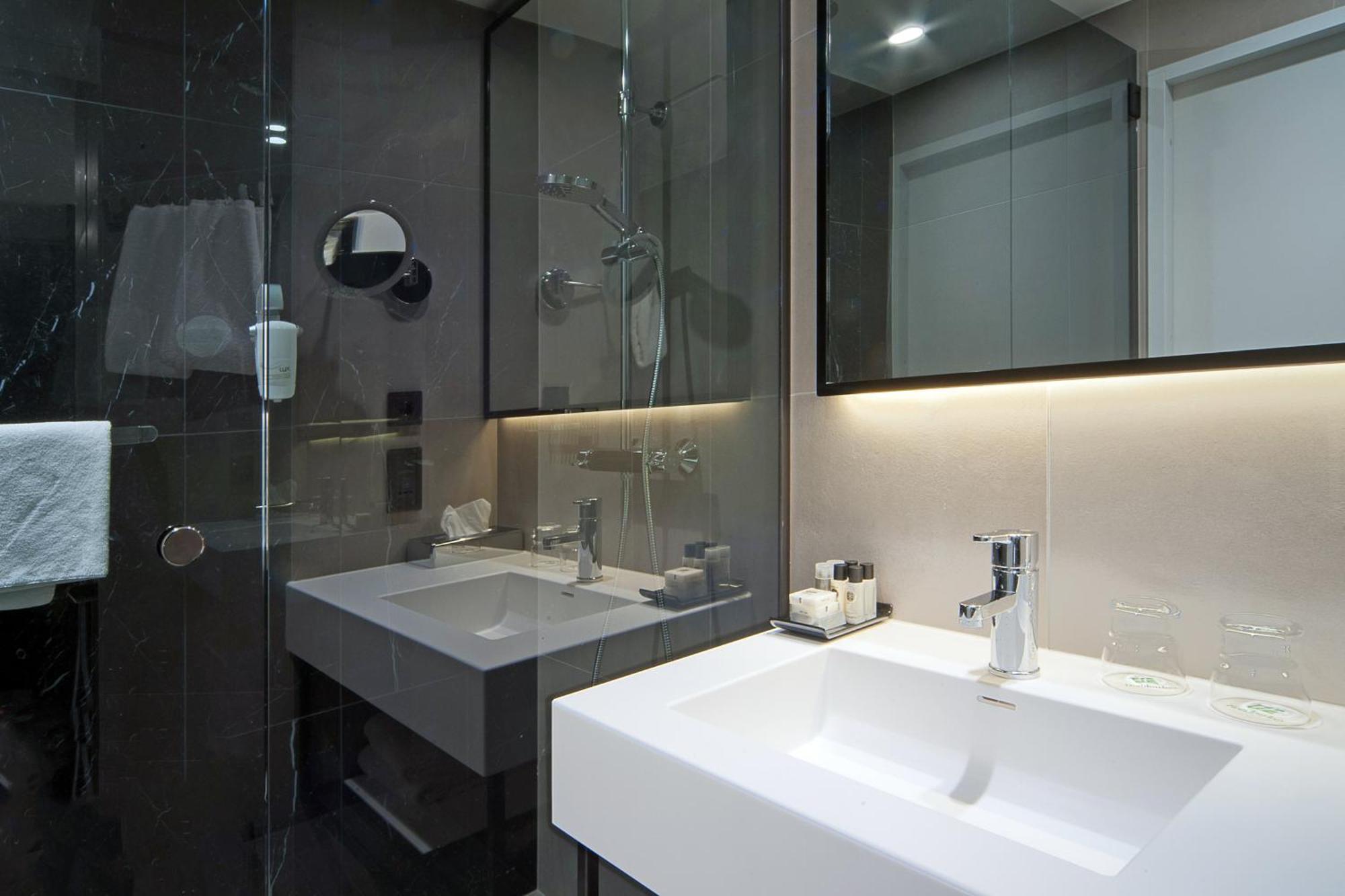 Standard Twin Room - Top Floor,1277400421:JPEG