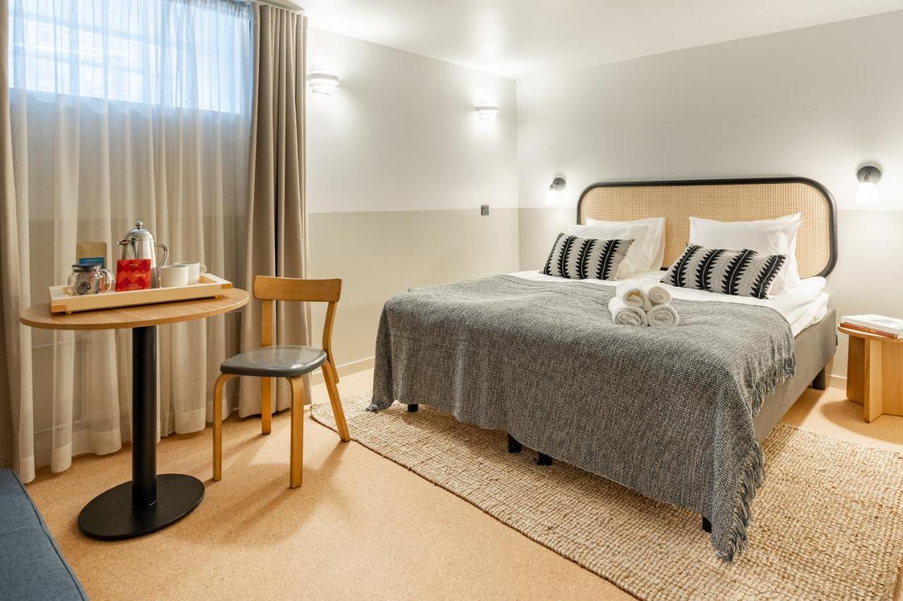 Spacious Room,1296986704:JPEG