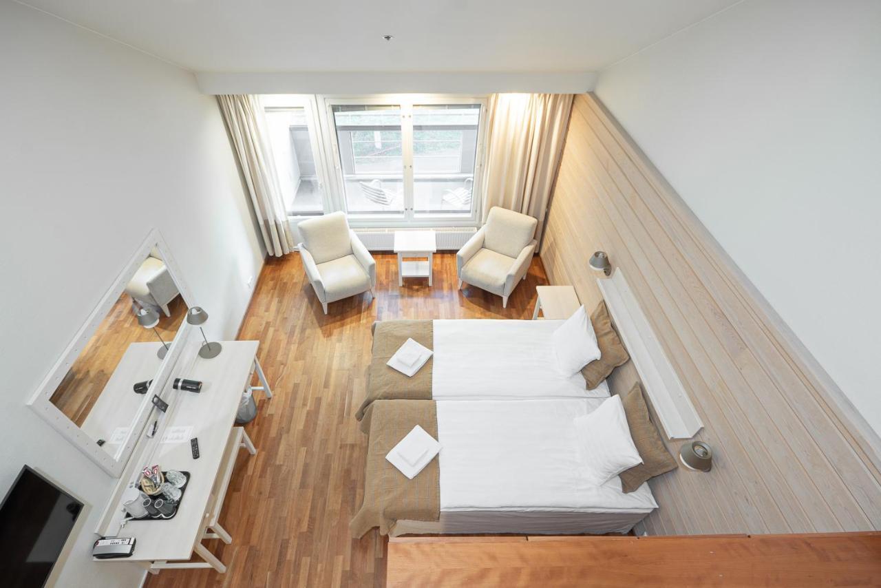 Superior Family Room,1730021082:JPEG