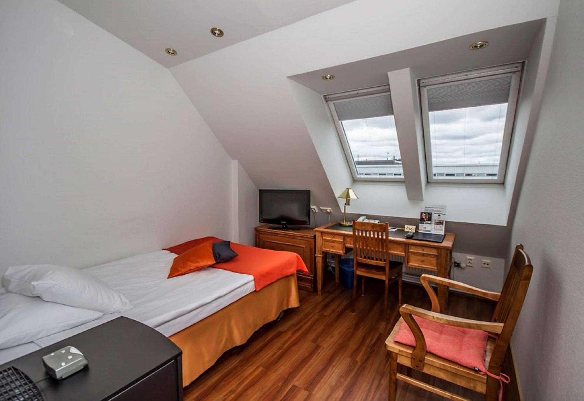 Single Room,1709912054:JPEG