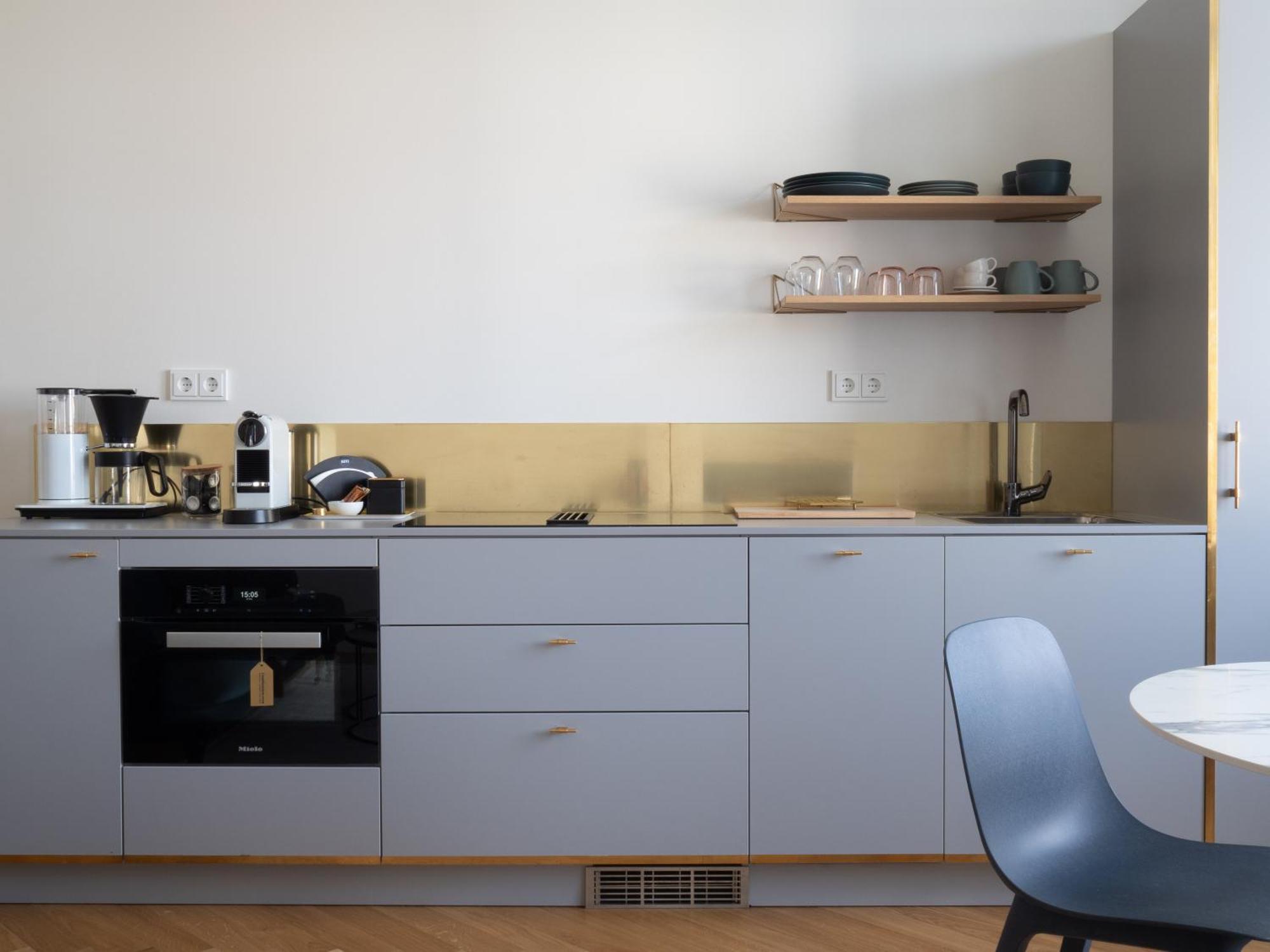 Spacious Apartment 1 Bedroom Kitchen