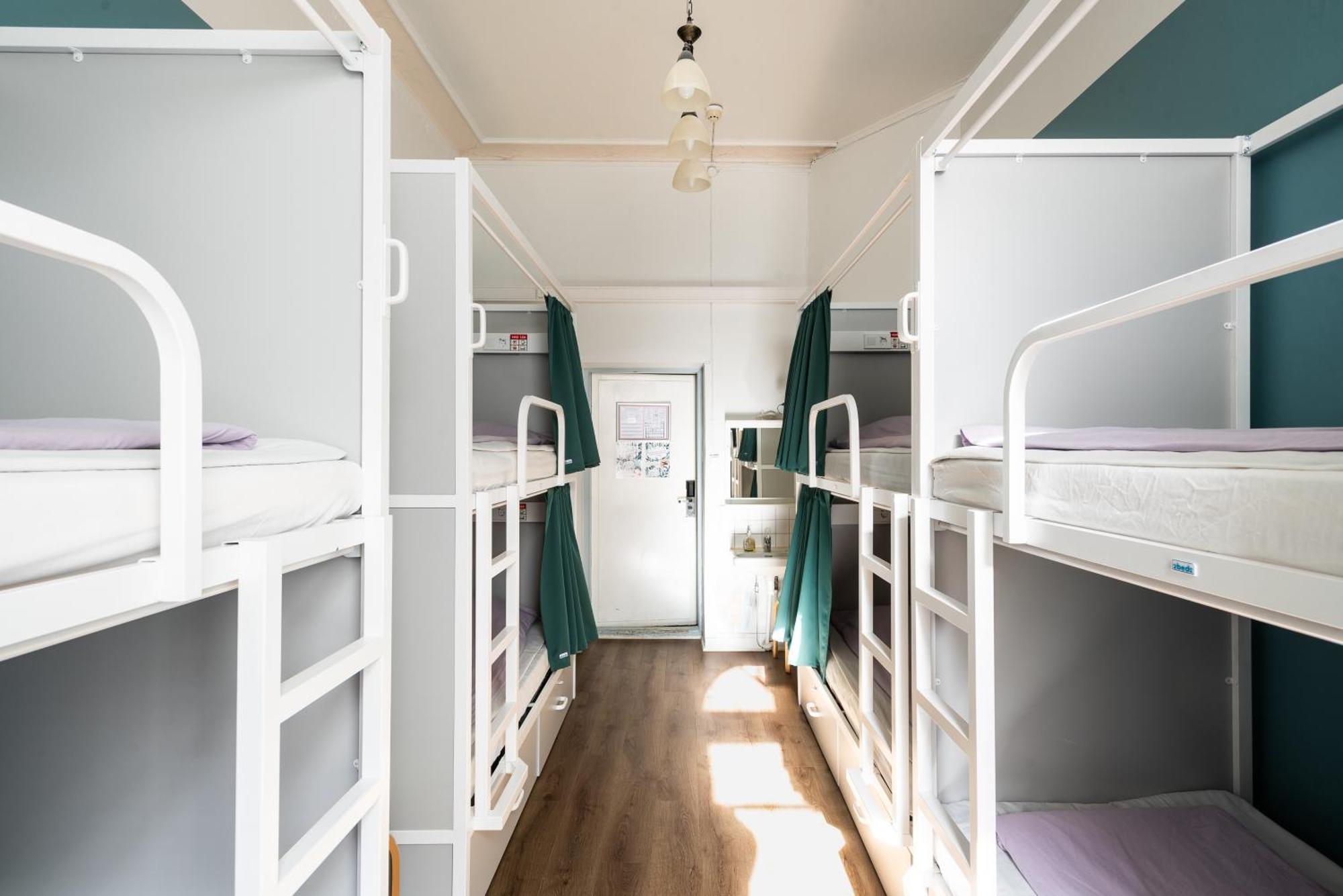 Einzelbett im gemischten 8-Bett-Schlafsaal