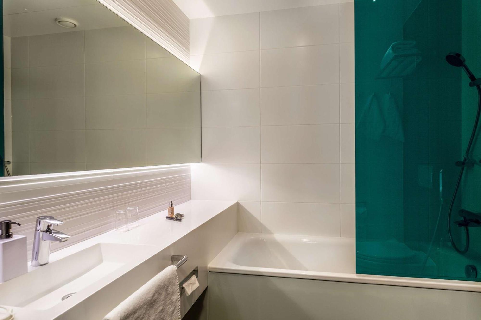 Standard Family Room,1742763969:JPEG