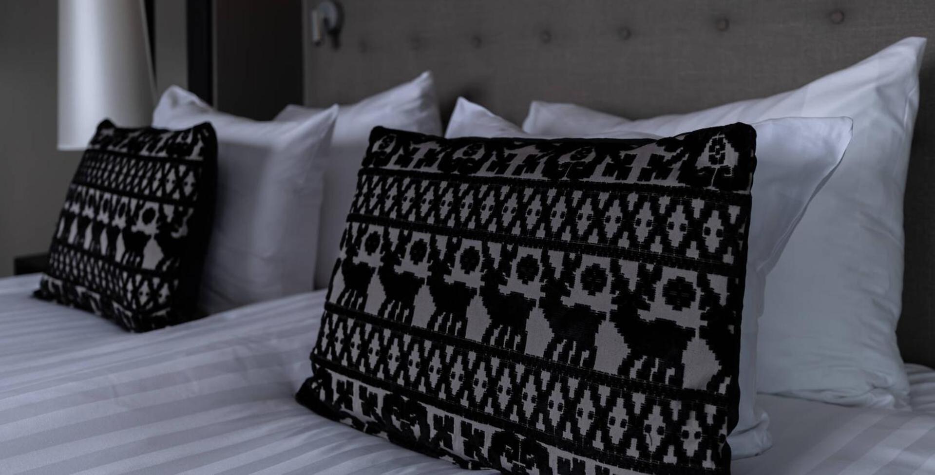 Northern Comfort Queen Room,1771738340:JPEG