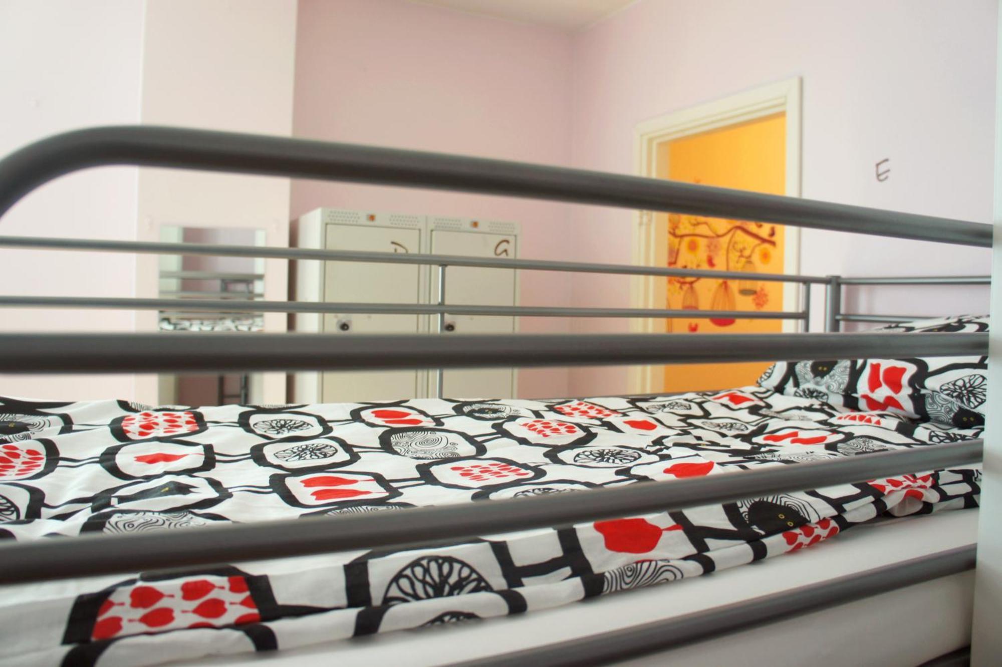 Bunk Bed Female Dormitory Room,699613888:JPEG