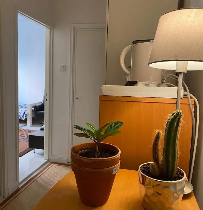 Private Room Near Metro Easy Access Central Location-1