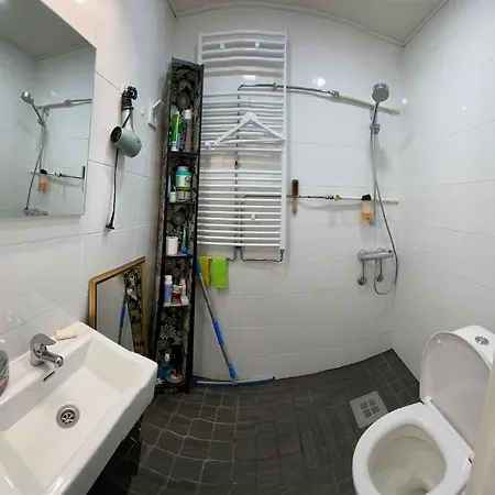 Private Room Near Metro Easy Access Central Location-2