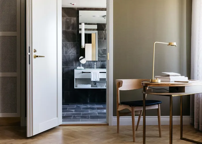 Helsinki Pet Friendly Lodging and Hotels near The Esplanadi Park